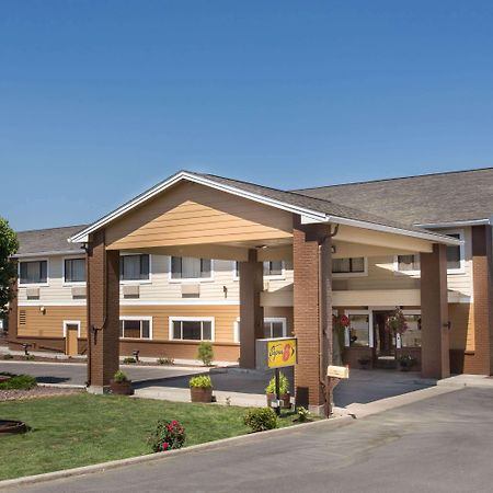 Super 8 By Wyndham Baker City Exterior photo