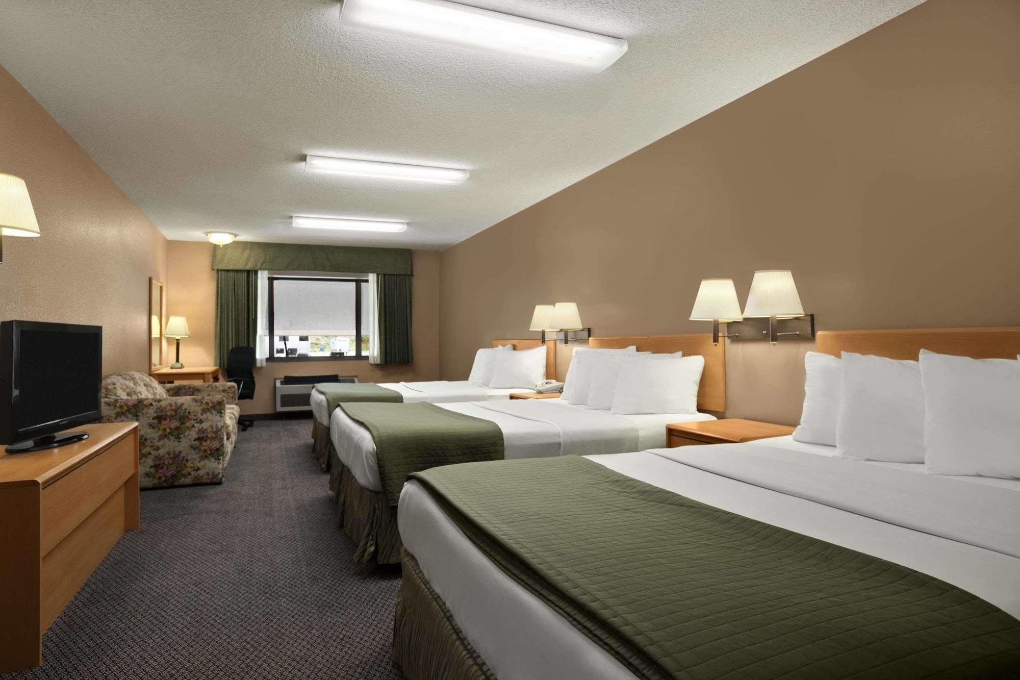 Super 8 By Wyndham Baker City Exterior photo