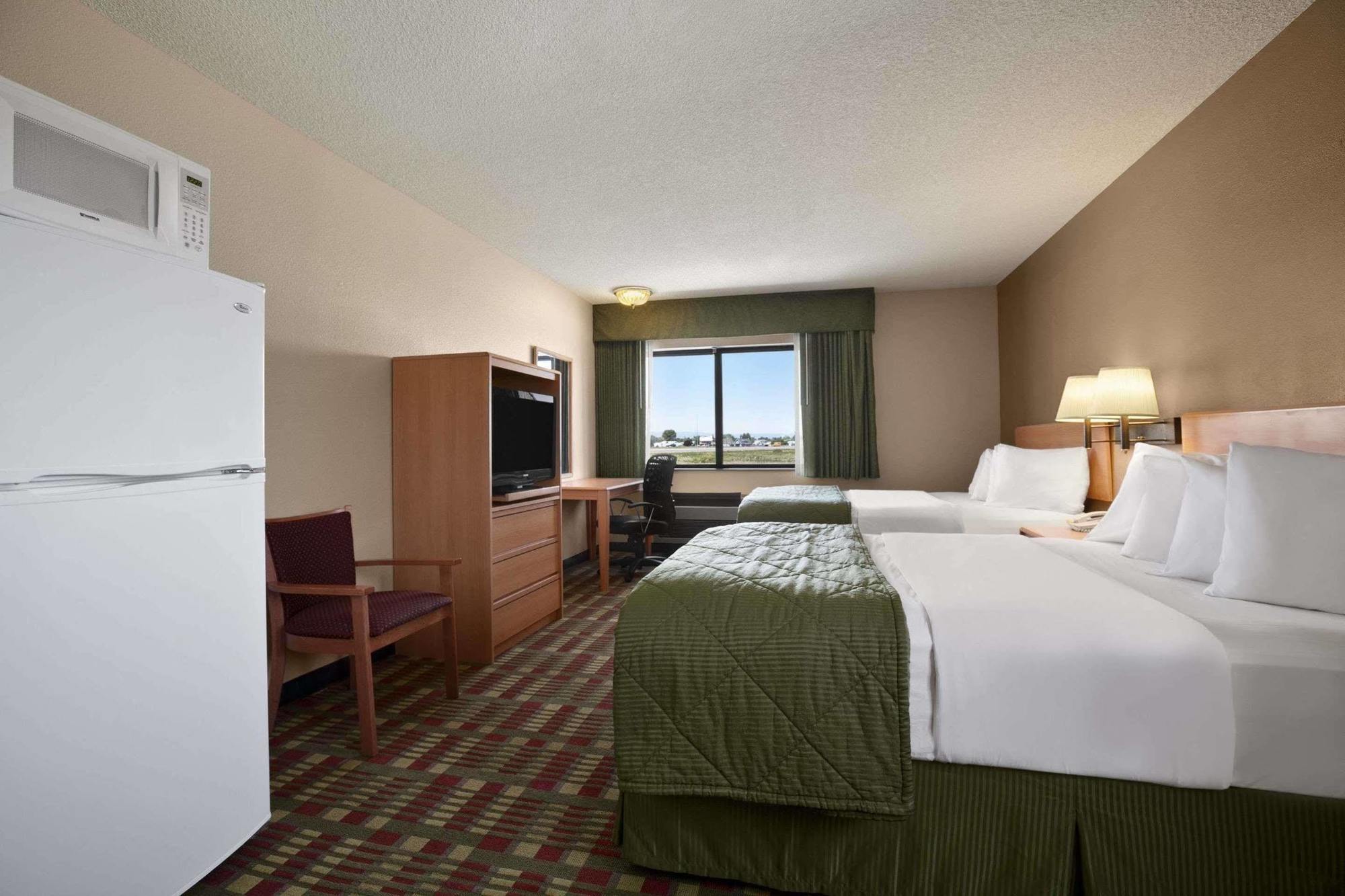 Super 8 By Wyndham Baker City Exterior photo